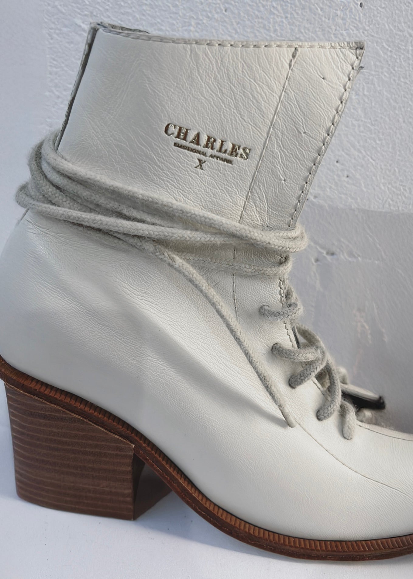 SKATE WHITE BOOTS