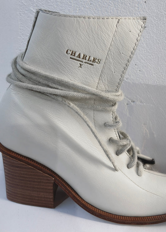 WHITE BOOTS SKATE