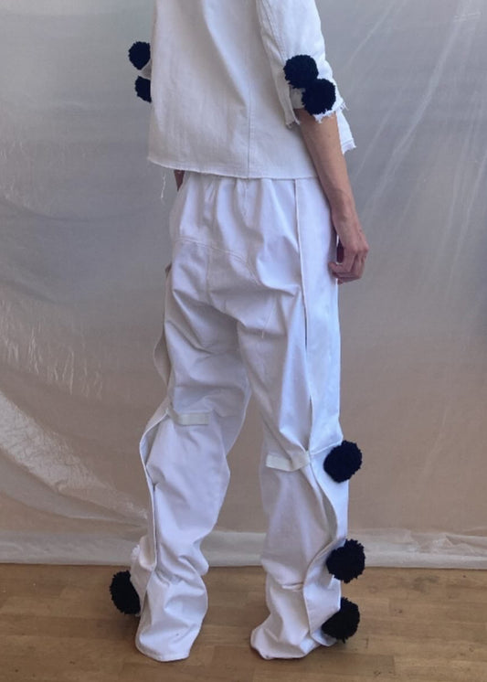 WHITE PANTS CLOWN