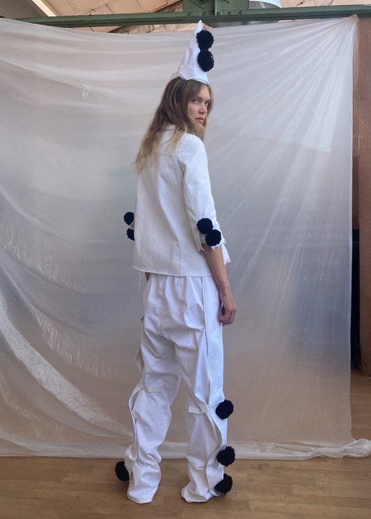 WHITE PANTS CLOWN